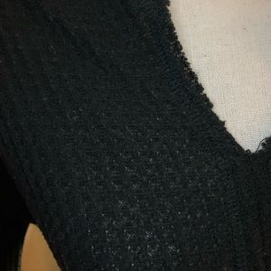 Black long sleeve knitted crop top